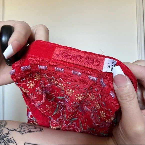 Johnny Was Lissa Weekend Top Linen Red with Multi Floral Embroidery XS - Picture 5 of 5